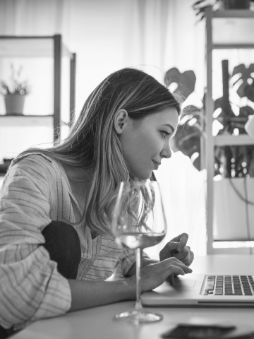 A woman reads about alcohol consumption online