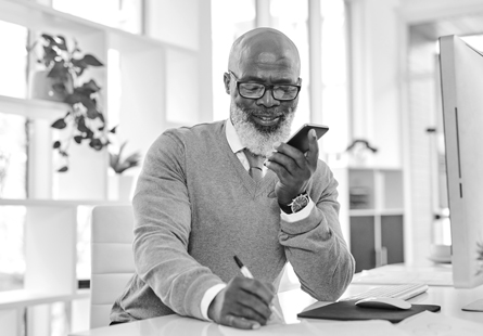 Senior man making a phone call to get help choosing the right Medicare plan.
