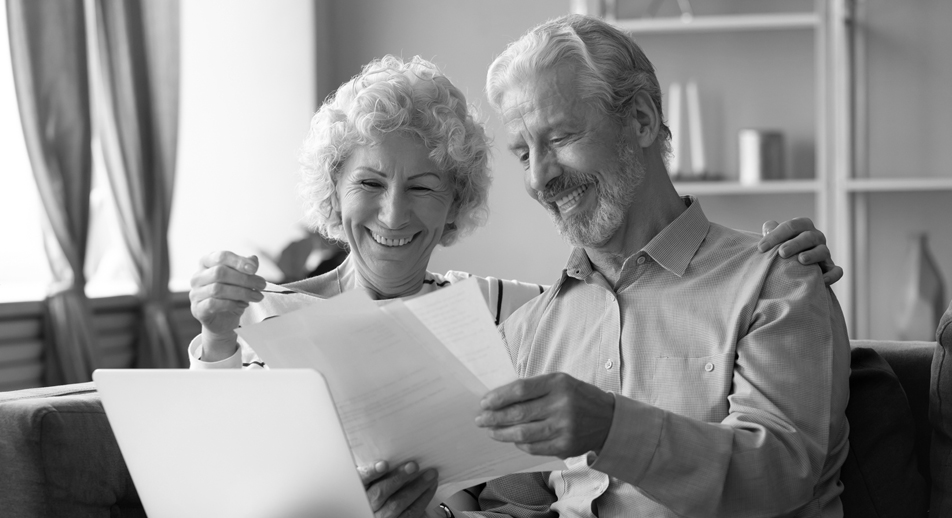 A couple looking at Medicare resources.