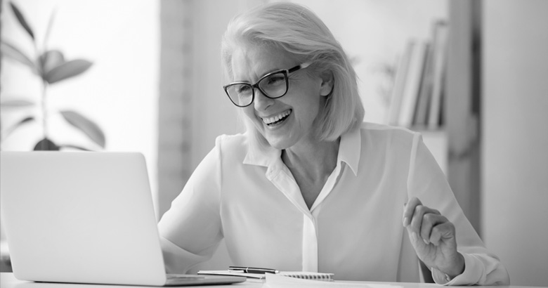  Smiling woman looking at a laptop