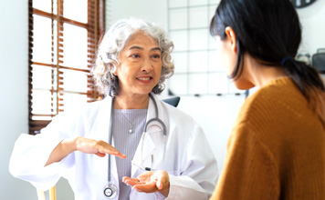 A doctor talks to a female patient.