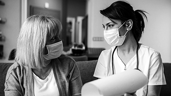 A nurse talks with a patient. 