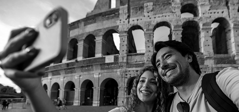 picture of ourists in Rome